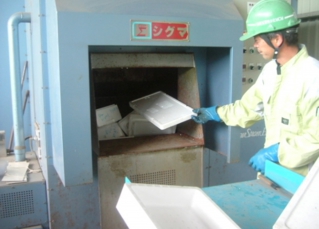 発泡スチロール溶融風景