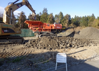 がれき類破砕風景